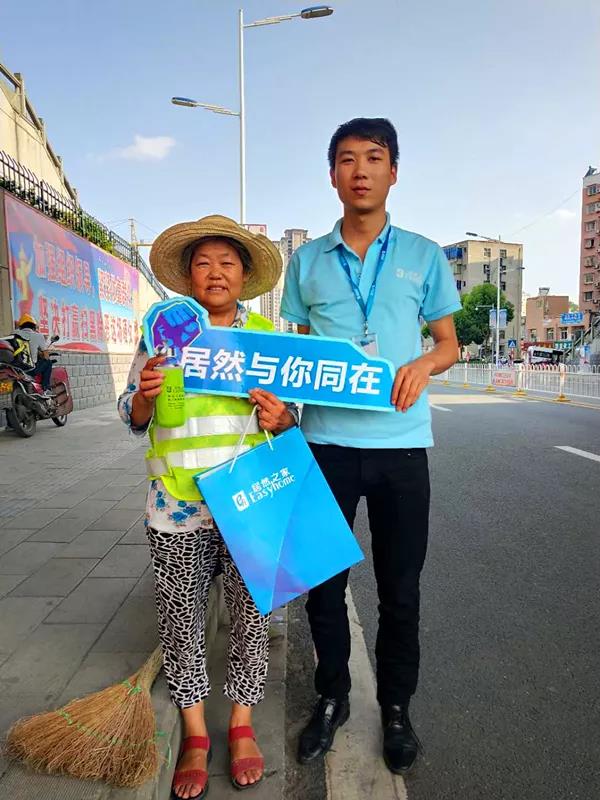 高溫下的堅守——致敬最可愛的人，居然之家鄖陽店“夏季送清涼”